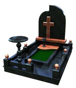памятник с крестом